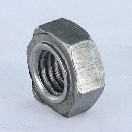 1 x Ecrou hexagonale à souder M8 Acier brut