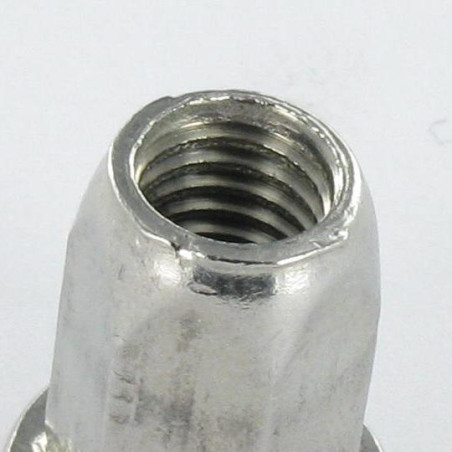 1 x Ecrou à sertir Inox Tête plate Hexagonal M5X14 INPTH 30