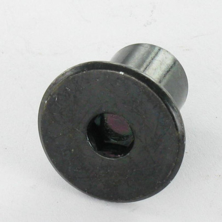 1 x Combifix Ecrou relieur Tête plate Diamètre de tête: 15 Diamètre du corps 9 Longueur sous tête 12 M6 Clé de 4 HC4